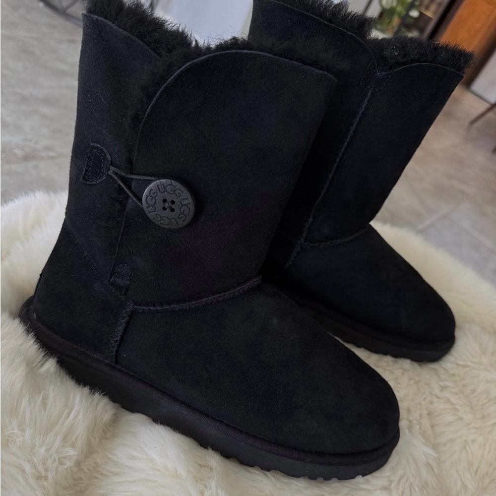 UGG Women's Bailey Button Boots - NWOT